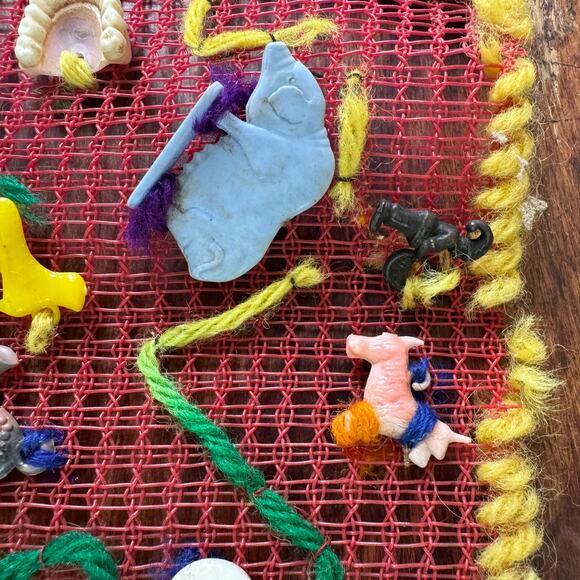 16 Piece Cracker Jack‎ Odds & Ends Bubble Gum Vending Prize Collage VINTAGE - Picture 4 of 13